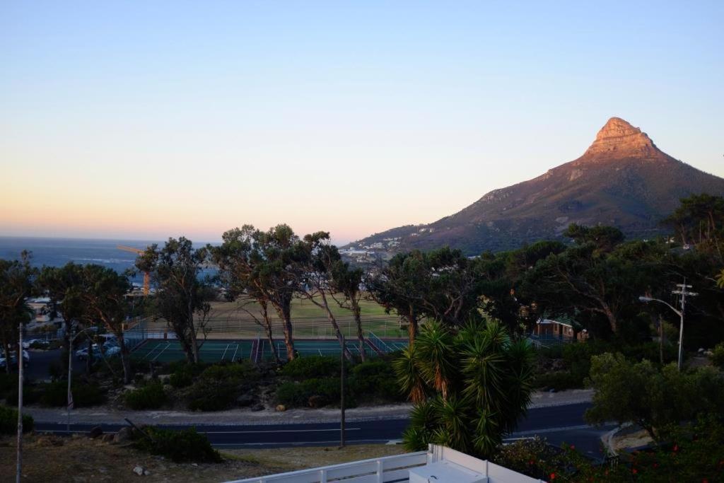 Camps Bay Loft With Stunning Mountain And Ocean Views Cidade Do Cabo Exterior foto